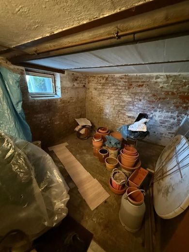 Doppelhaushälfte mit großer Garage, Carport, Wa, Du. und sonnigem Grundstück am Stadtrand – Keller