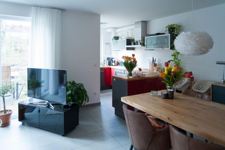 Exklusive 4-Zimmer +Energie Wohnung mit Fußbodenheiz/-kühlung und sehr geringen Energiekosten – Essbereich und Küche