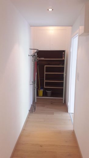 Neustadt: vacant 2-room condominium with balcony in the popular "Flüsseviertel" in Bremen Neustadt – Flur mit Wandschrank