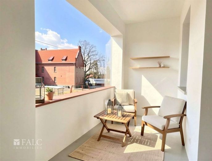 Provisionsfrei! Neuer Preis - viel Platz für Familie, Wohnen und Vermietung – Loggia - Mögliche Gestaltung nach Renovierung (KI-Visualisierung)