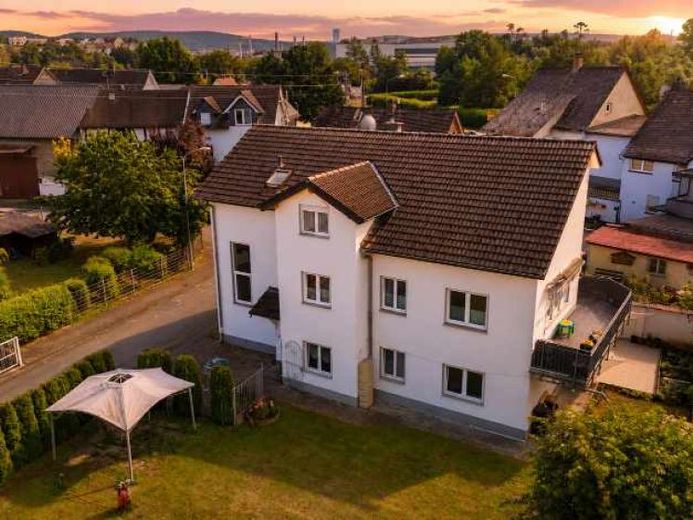 Rendite trifft Wohnkomfort: Nachhaltiges Dreifamilienhaus für Ihre Altersvorsorge – फोटो 1