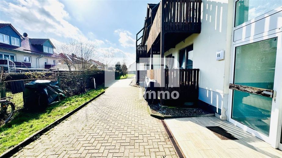 Kompaktes Apartment BJ 1991 im Souterrain in ruhiger Wohnanlage – Zugang Haupteingang