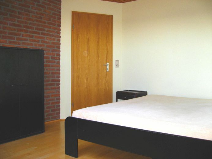 4-Familienhaus in Top-Lage von Oberursel – solide Kapitalanlage mit Mietsteigerungspotenzial – Schlafzimmer Dachgeschoss