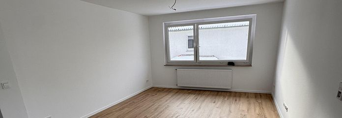 नवीनीकरण के बाद पहली बार入住, EBK और बालकनी के साथ – Rinteln में आकर्षक 2.5-कमरों का अपार्टमेंट – Wohnzimmer