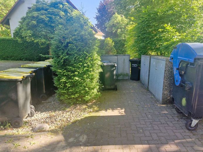 Komfortowe mieszkanie własnościowe w topowej lokalizacji w Falkensee – gepflegte und saubere Abfallorganisation