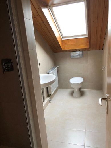 4-Familienhaus in Top-Lage von Oberursel – solide Kapitalanlage mit Mietsteigerungspotenzial – Dusch Bad Dachgeschoss