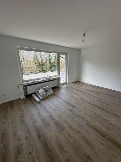 Schöne Sanierte 3-Zimmer Wohnung am Waldrand von Dellwig – Wohnzimmer