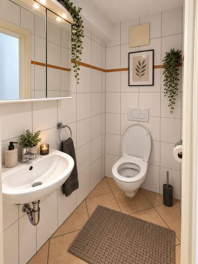 Modern apartment – fully furnished & ready to move in for 2 people – Bad / WC