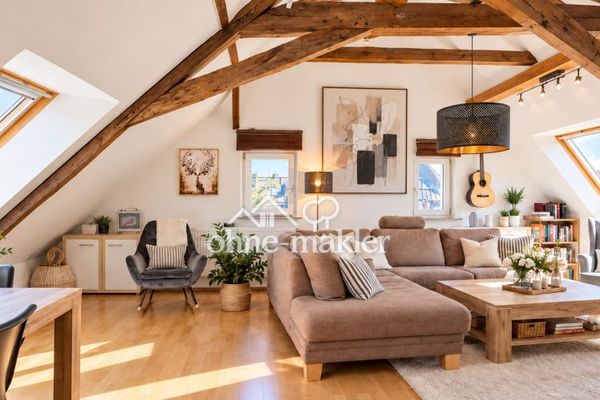 Toplage, helles Dachgeschoss mit Südbalkon und Einbauküche!