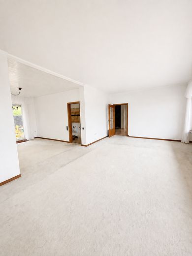 ZWEIFAMILIENHAUS | ZWEI WOHNUNGEN | ZWEI GÄRTEN | HAUS MIT PANORAMA-BLICK – Wohnzimmer Oben