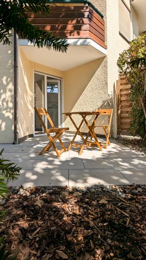 Appartamento completamente ristrutturato con cucina componibile, due terrazze ed esposizione a sud, da privato – Terrasse
