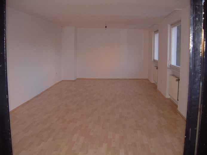 Wohn / Geschätshaus am Bahnhof/Fußgängerzone – Wohnung DG