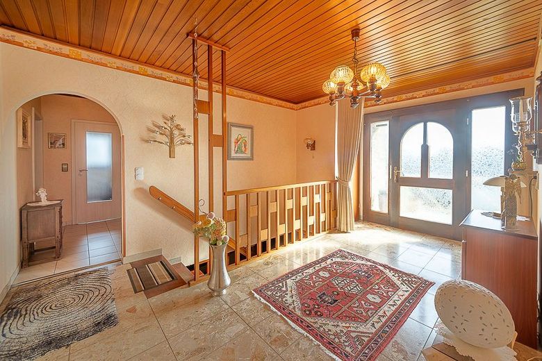 Sommer in Ihrem neuen Zuhause - Bungalow mit Terrasse - Balkon - Garage und viel Garten in Krunkel – Empfangsdiele