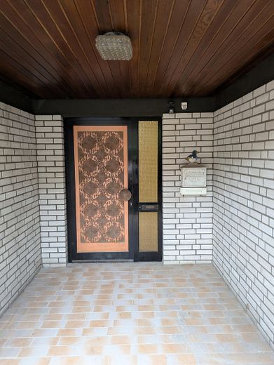 Bungalow adatto alle famiglie, vicino al centro e ben collegato – Haustür