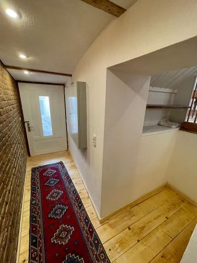 Renovierte 2,5-Zimmer Möblierte Wohnung Galerie Loft in Rottenburg – Eingangsbereich