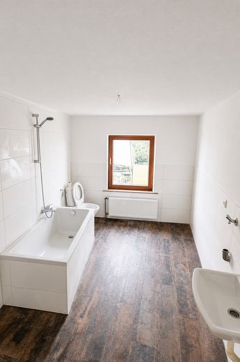 EERSTE BEWONING NA RENOVATIE AAN DE MAIN | Twee bijzondere woningen met aparte ingangen – EG Bad