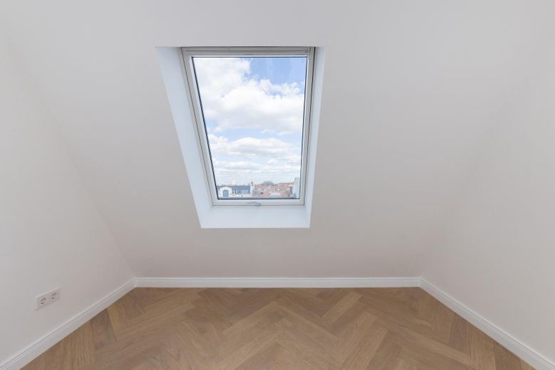 Exclusivo ático de 3 habitaciones con amplias vistas – obra nueva en la última planta cerca de Schloßstraße – Foto 6
