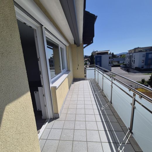 Piso reformado de 3 habitaciones con balcón y cocina equipada – Foto 6
