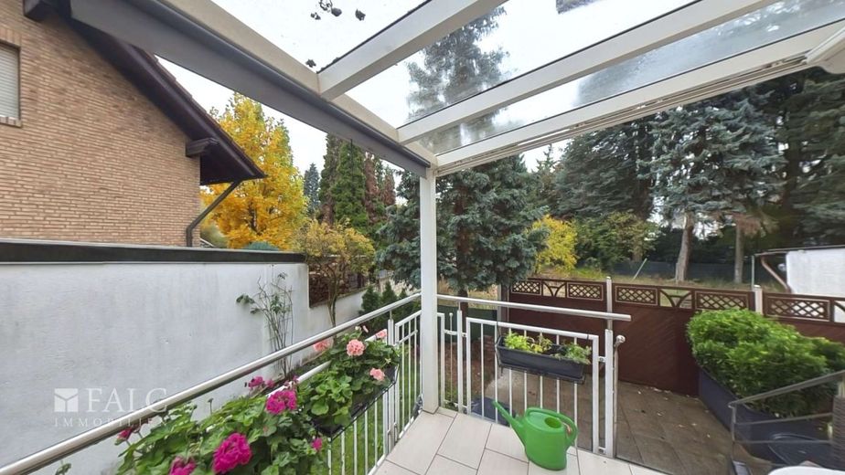 Exklusives Zweifamilienhaus mit Einliegerwohnung in begehrter Lage – Terrasse