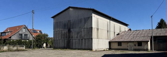 Ca. 683 m² Lagerhallen mit ca. 1700 m² Freifläche – teilbar – von privat