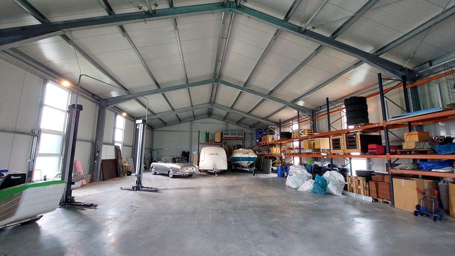 Lagerhalle Richtung Osten