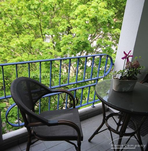 **Alt Saarbrücken, luminoso appartamento bilocale arredato in stile moderno con balcone** – 542ce5978d0500d2dfd77ce443d4cf0d9fc4610e.jpg