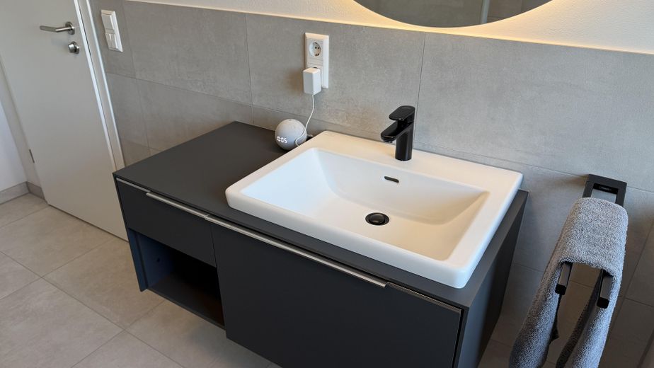 Yeni değerinde masif yapı ev (A+) – ısı pompası, tasarım mutfak ve Wallbox ile, Kulmbach – Bad OG