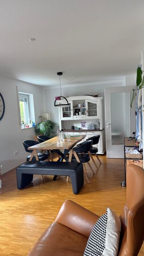 Hochwertige 3,5-Zi. Maisonette Whg. m. 3 Balkonen, EBK u. Aufzug im Zentrum Grafings – Foto 3