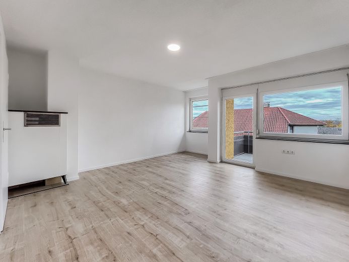 Attraktive Kapitalanlage mit Perspektive: Gepflegte 3-Zimmer-Wohnung in beliebter Lage von Biberach – Wohnzimmer