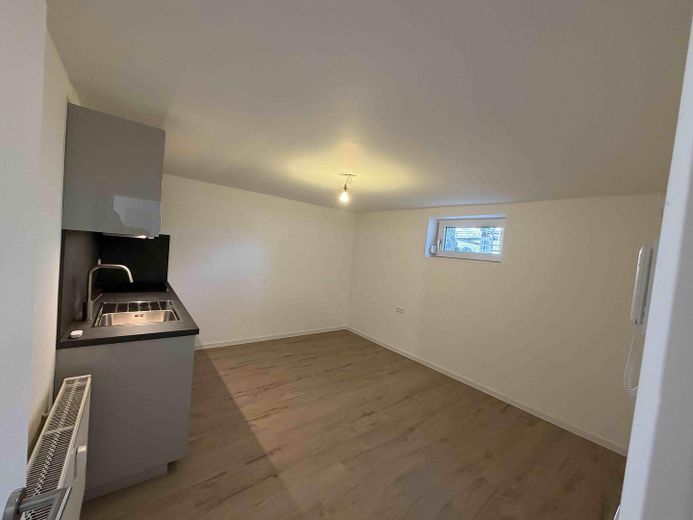 Multi-family house with large lot (3 units), ideal as a multi-generational home, for owner-occupiers or as an investment property – Wohnküche UG