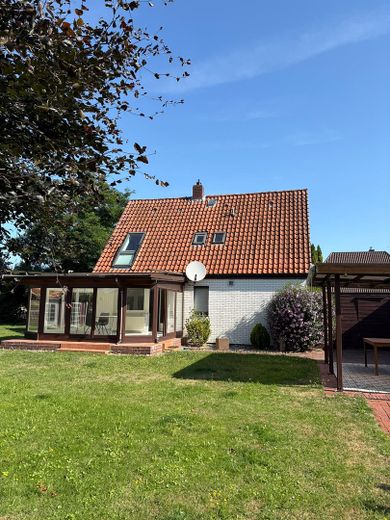 Freistehendes Einfamilienhaus mit Doppelgarage und schönem Garten – Foto 7