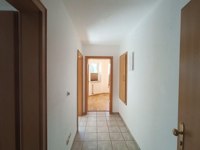 Solides MFH, Schweriner Stadtrand, als Investment o. Eigennutzung, sof. bezugsfähig, 2.505m² Grdst. – Wohnungsflur 1.OG rechts