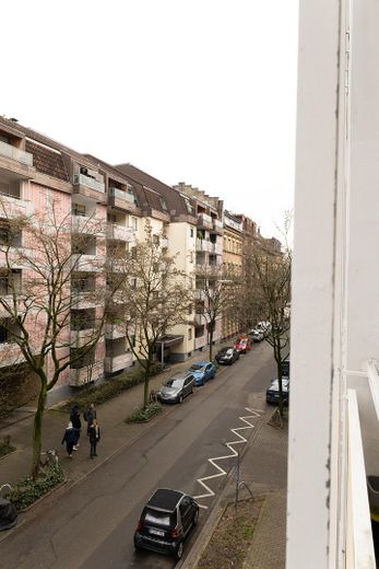 Tadilat sonrası ilk kullanım – park yeri bulunan mobilyalı 1 odalı daire – Blick von oben auf die Strasse