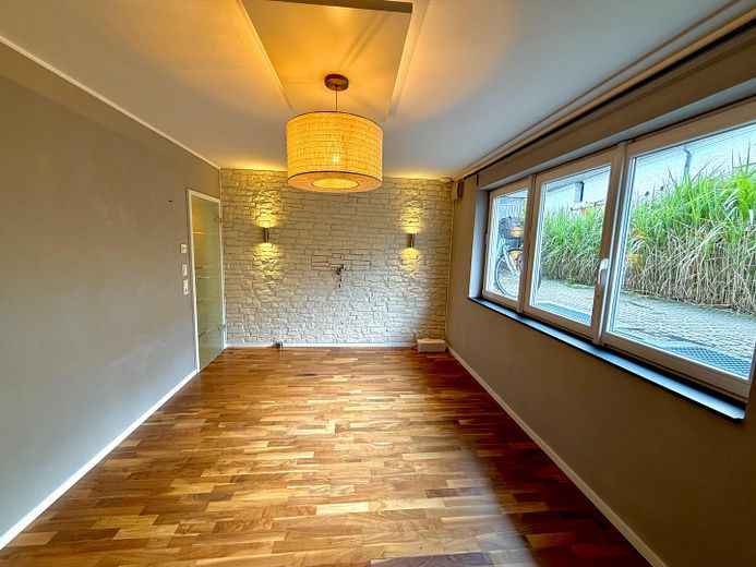 Piso split-level de alta calidad con carácter de casa en una ubicación privilegiada de Junkersdorf – Schlafzimmer EG