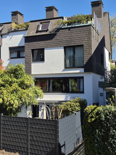 Чудова split-level квартира з окремим входом – Rückseite des Hauses