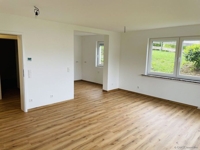 Kernsaniertes Einfamilienhaus mit Einliegerwohnung in 37619 Hehlen - Ruhiges Wohnen mit TOP-Komfort! – Wohnzimmer-Küche Einliegerwohnung