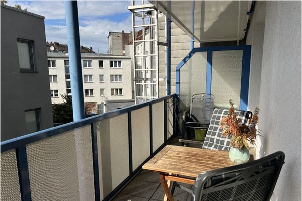 Aachen'de balkonlu ve iki banyolu geniş 2 odalı daire