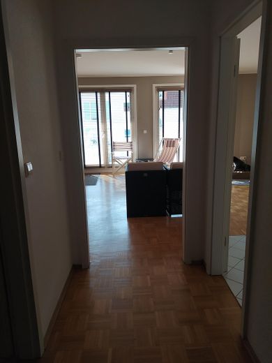 Appartement libre à Bahrenfeld avec ascenseur et grand balcon orienté sud-ouest – Flurblick_2