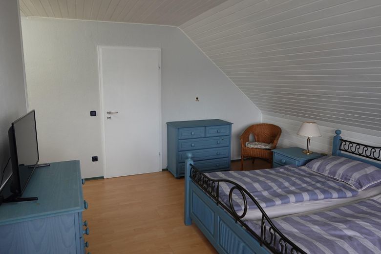 Großes Schlafzimmer DG