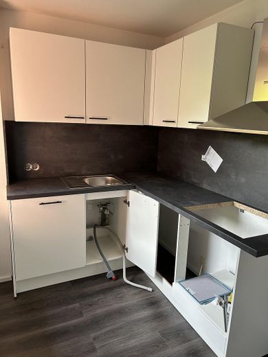 Penthouse tarzında tamamen yenilenmiş ve boş (kiralanmamış) – Küche