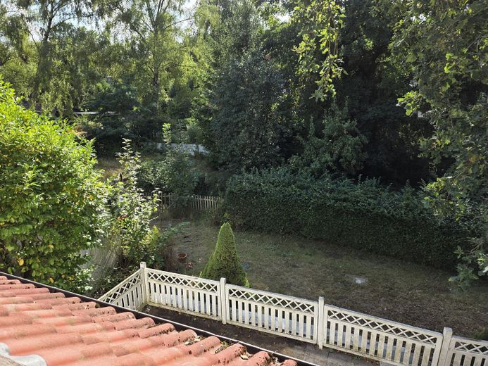 Einfamilienhaus mit großem Garten in bester Lage – Blick in den Garten
