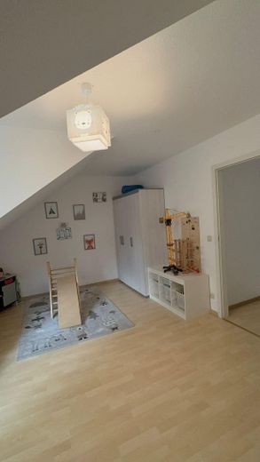 Reihenendhaus mit Keller, Garten, Pelletofen, 2 Stellplätzen & Gartenhaus – 55270 Jugenheim – privat – Zimmer 1 - Obergeschoss 3