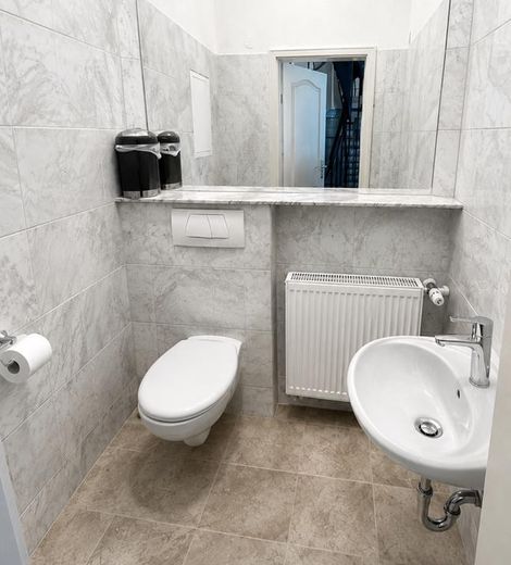 At Staden: An exclusive townhouse with 110 sqm on a well-maintained private street – Gäste WC