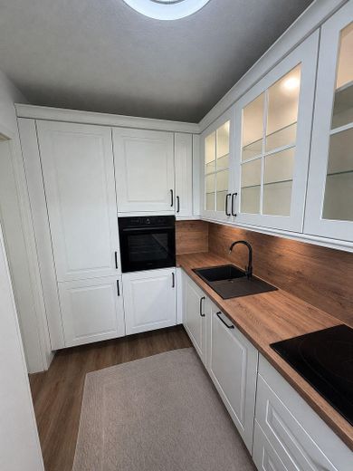Esclusivo appartamento di 4 locali con ampia terrazza, balcone e posto auto nel parcheggio sotterraneo in posizione privilegiata – Foto 9