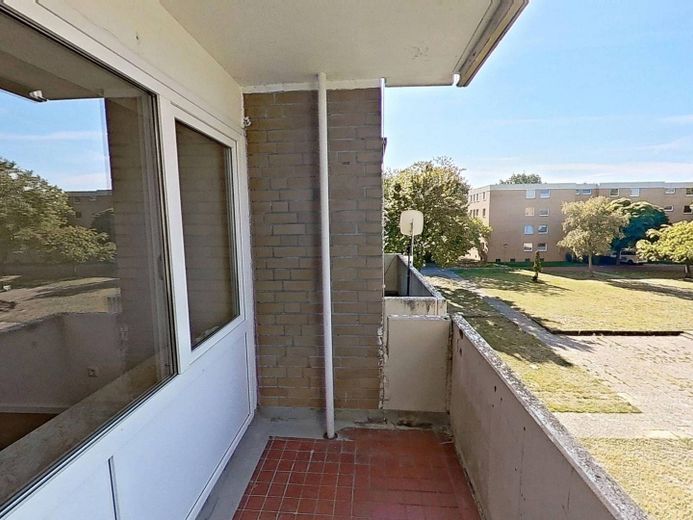 Moderno piso de 2 habitaciones con BALCÓN en una zona residencial tranquila al sur de la ciudad – Balkon