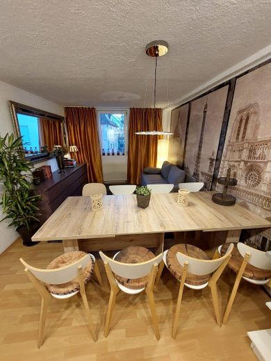 Küche und Wohnzimmer