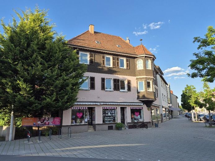 WG-Zimmer 19 m² | möbliert auf Wunsch | Löwenmarkt Stgt-Weilimdorf | 540 € warm – Haus von außen