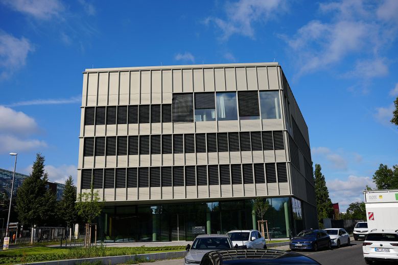 Moderne groß- und kleinteilige Büroflächen in repräsentativer Adresse und Lage – Haupteingang