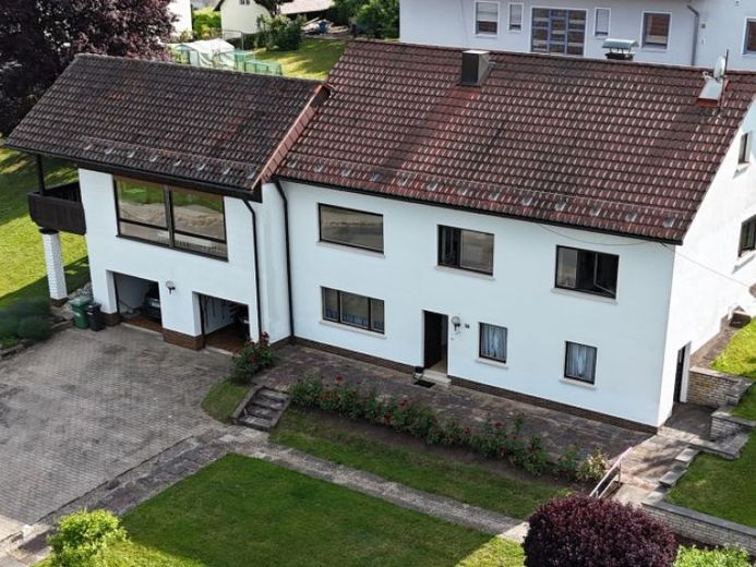Großzügiges Einfamilienhaus mit sonnigem Garten in Mosenberg – Foto 1