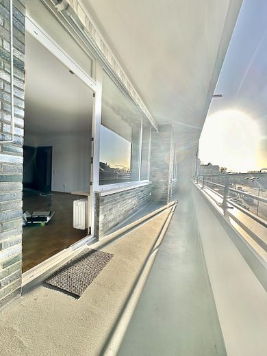Top moderne 3 Zi Wohnung mit Balkon 2 Min vom See! – Balkon